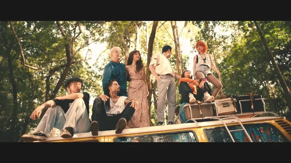 Characters in Móng Vuốt are gathered on top of a van amidst a lush forest backdrop.