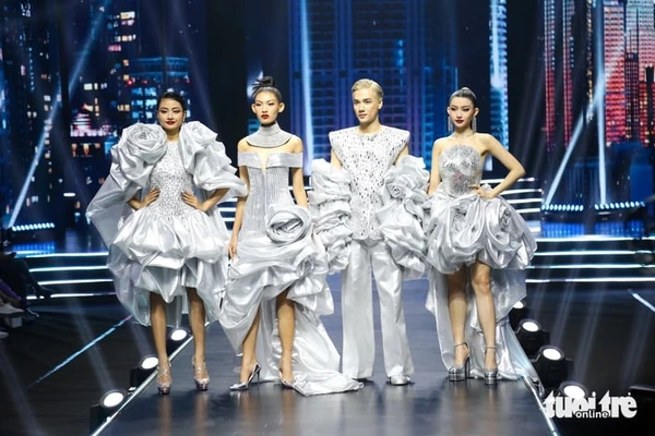 Models showcase designs on runway at The Face Vietnam 2023.